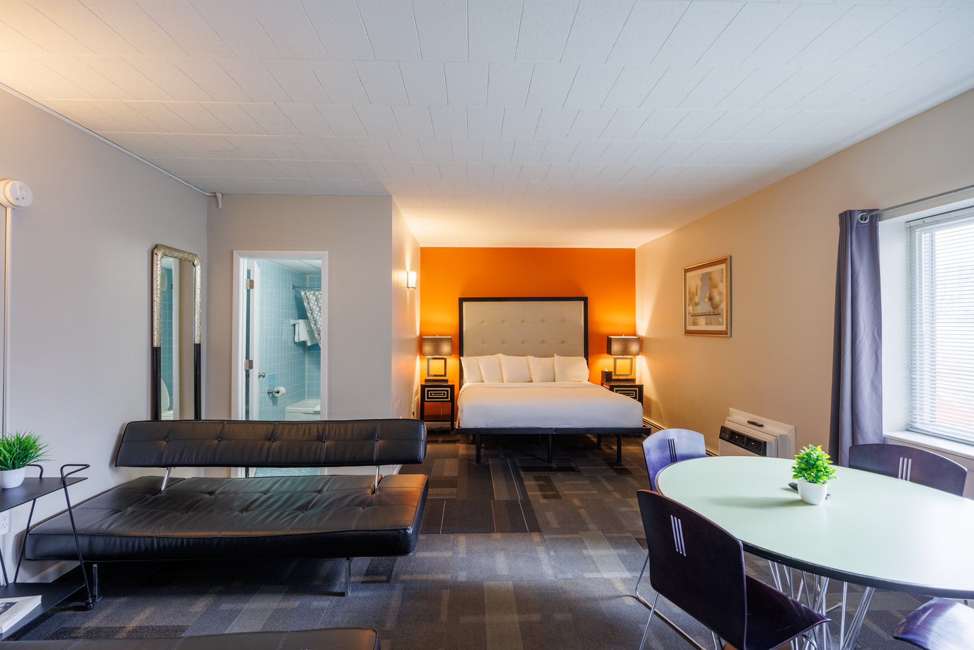 A Retro-Chic Romantic Getaway in Royal Oak, MI